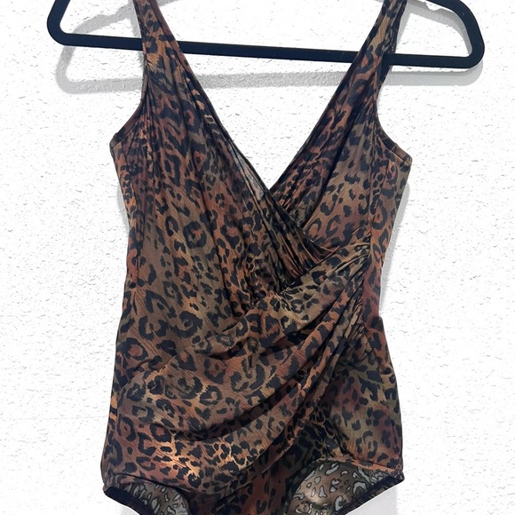 Miracle suit one piece twist front animal print 10 - Picture 4 of 10